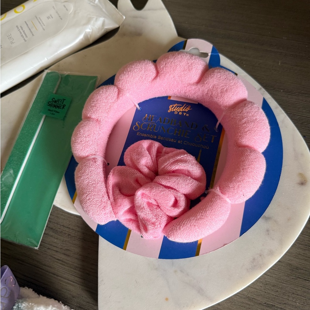 Assorted Beauty Items - Picture 2 of 5